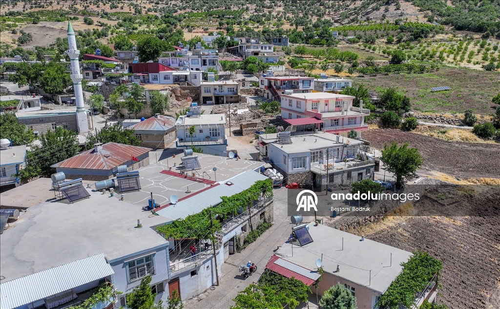 "Dondurmacı Selahaddin" motosikletiyle 34 yıldır kırsaldaki çocukları serinletiyor