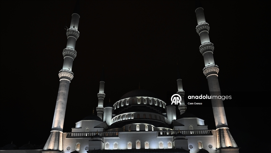 Ülke genelindeki camilerde sela okundu