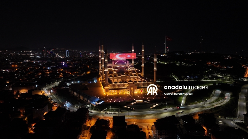 15 Temmuz'un 9. yılında İstanbul'daki camilerde sela okundu