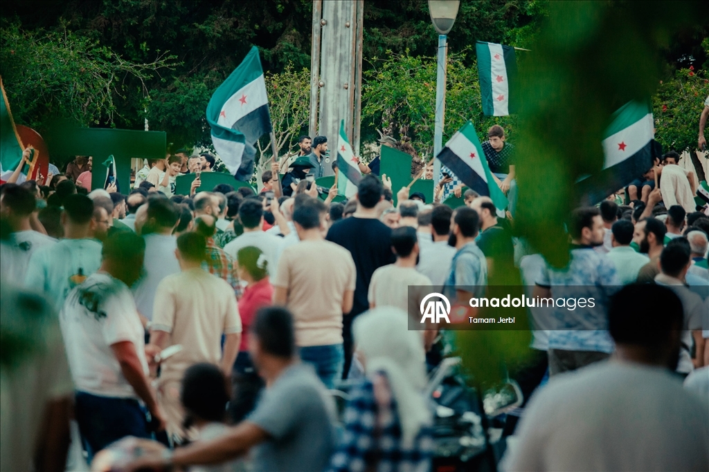 Suriye'de, İsrail'in hava saldırıları protesto edildi
