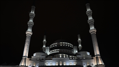 Ülke genelindeki camilerde sela okundu