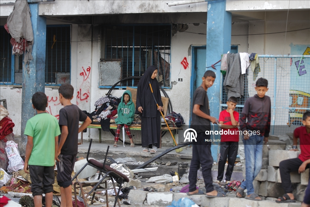 İsrail, Gazze’nin Bureyc Kampı’ndaki bir okulu hedef aldı