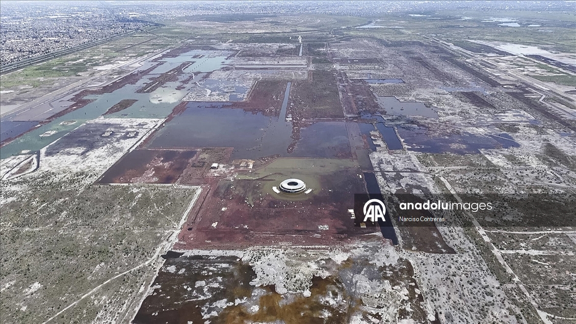 Meksika'da şiddetli yağışların ardından Texcoco Gölü üzerine inşa edilmesi planlanan havalimanı sahası sular altında kaldı 