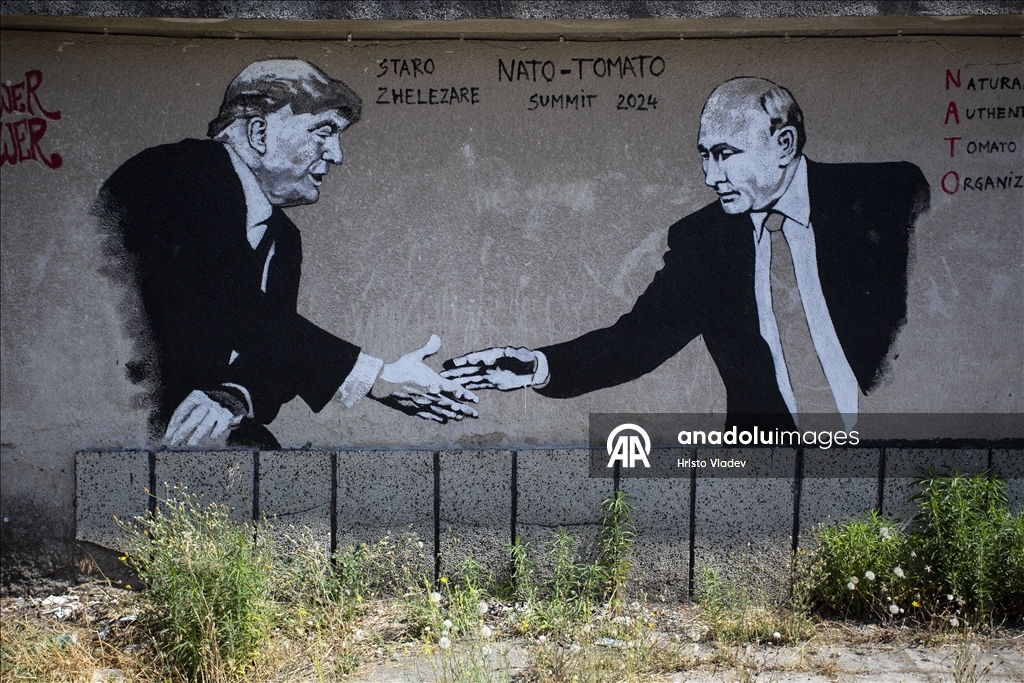 Болгарская деревня превратилась в галерею под открытым небом с портретами мировых лидеров и музыкантов