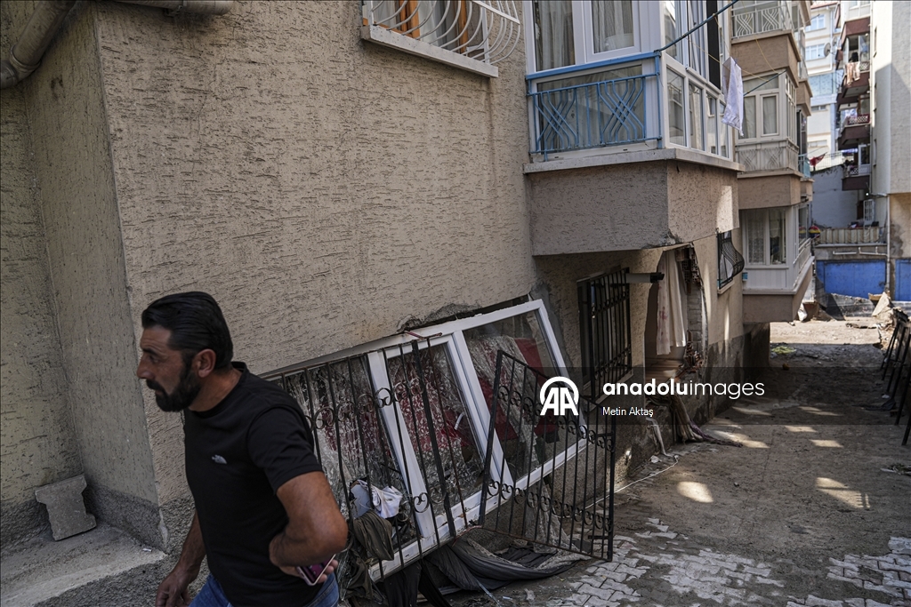 Ankara'da sağanak nedeniyle ev ve sokaklar hasar gördü