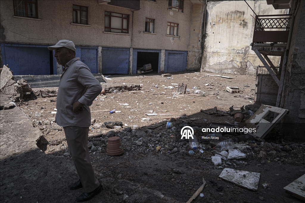 Ankara'da sağanak nedeniyle ev ve sokaklar hasar gördü