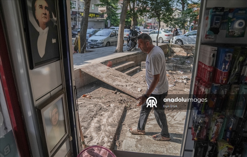 Başkentte sağanaktan etkilenen bölgelerde temizlik çalışmaları sürüyor
