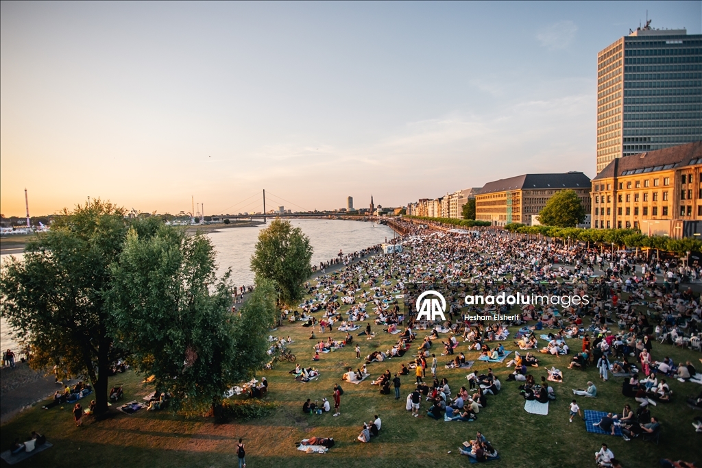 Народный фестиваль Rheinkirmes в Дюссельдорфе