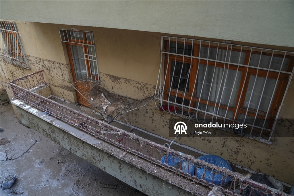 Başkentte sağanaktan etkilenen bölgelerde temizlik çalışmaları sürüyor