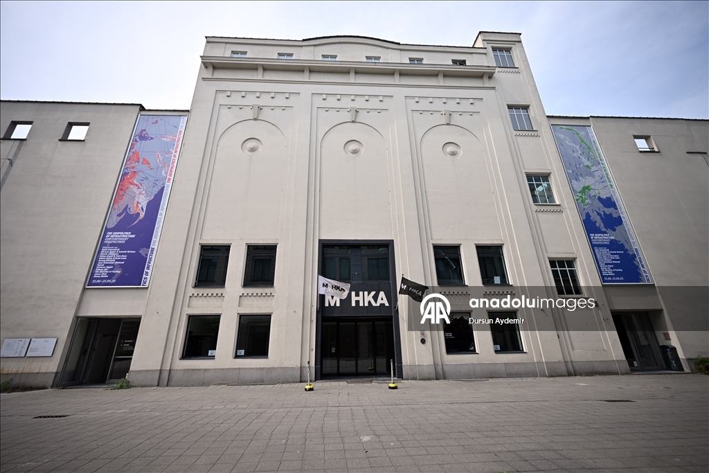 Sanatçı Albayrak'ın "Kayıp Elçi" resmi, Belçika'da "Onboards Biennale" kapsamında kamusal alanda sergileniyor