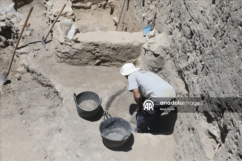 Yassı Höyük'te Geç Tunç Çağı'na ait yapı ve silolar gün yüzüne çıkarıldı