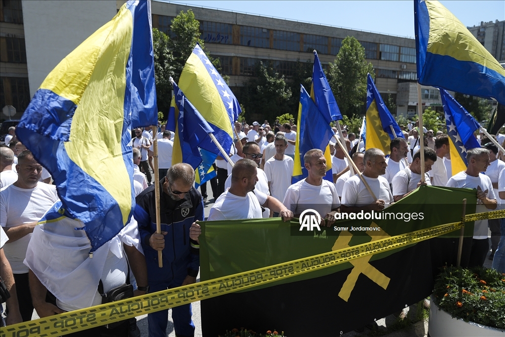 Protest rudara ispred zgrade Vlade Federacije BiH