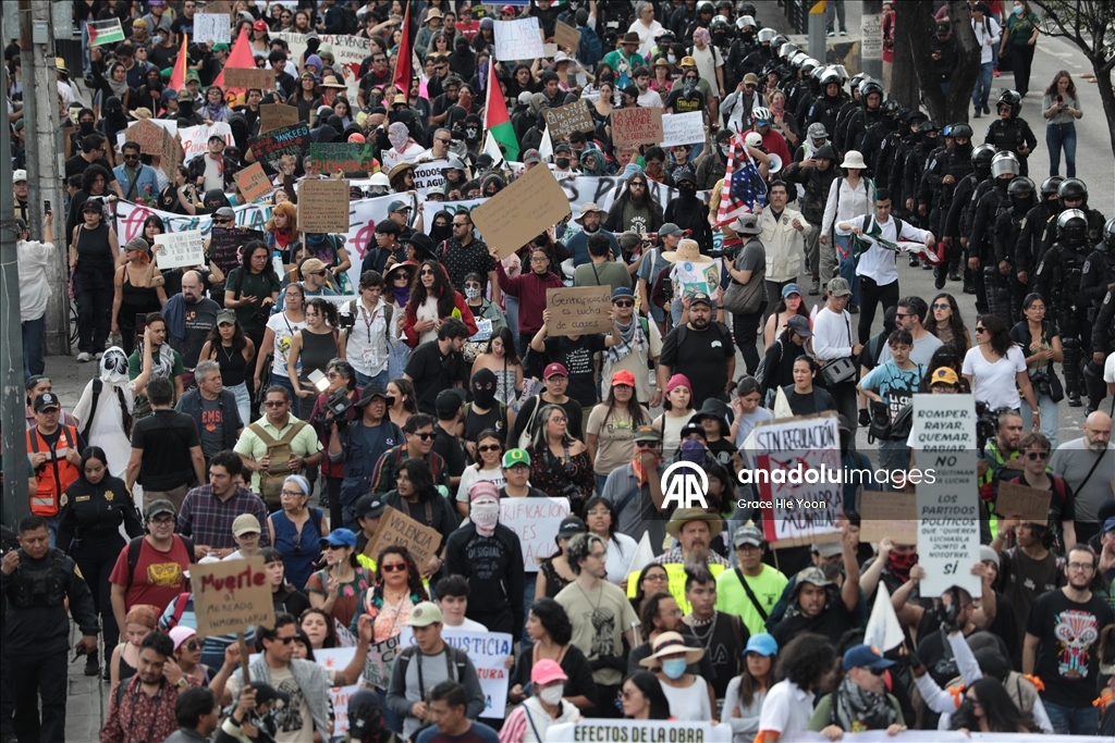 Anti-gentrification march in Mexico