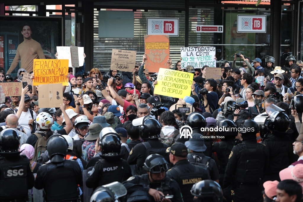 Anti-gentrification march in Mexico