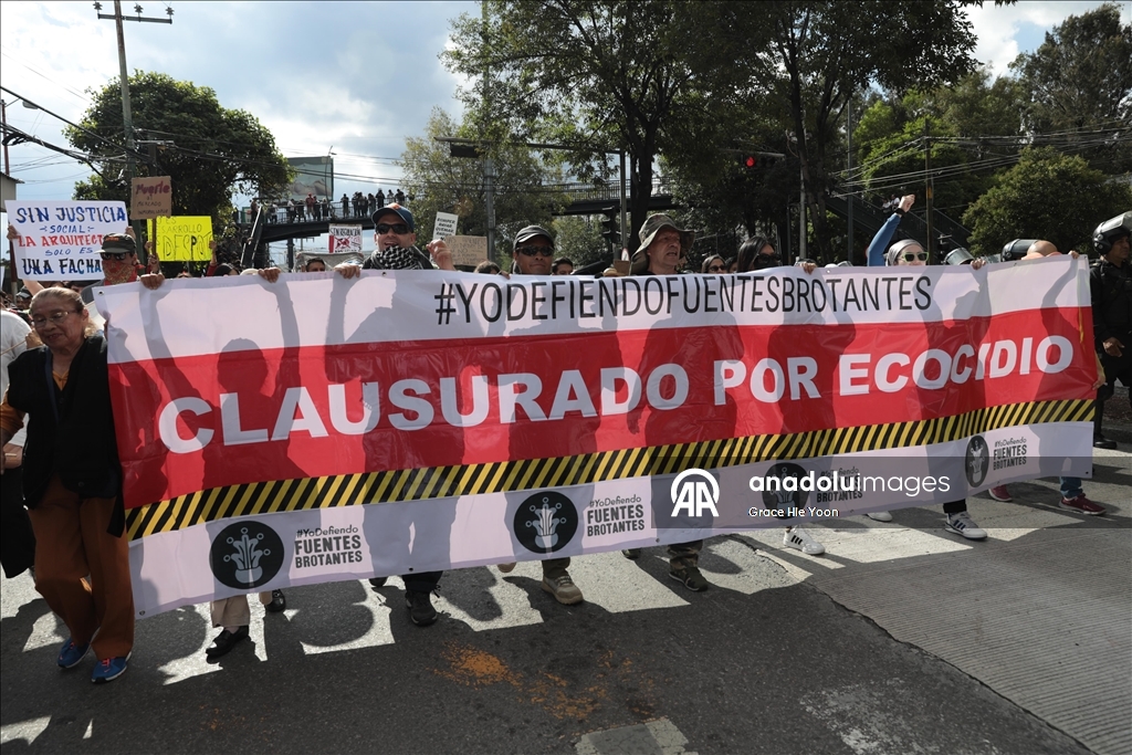 Anti-gentrification march in Mexico