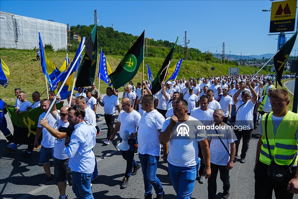 Protest rudara ispred zgrade Vlade Federacije BiH