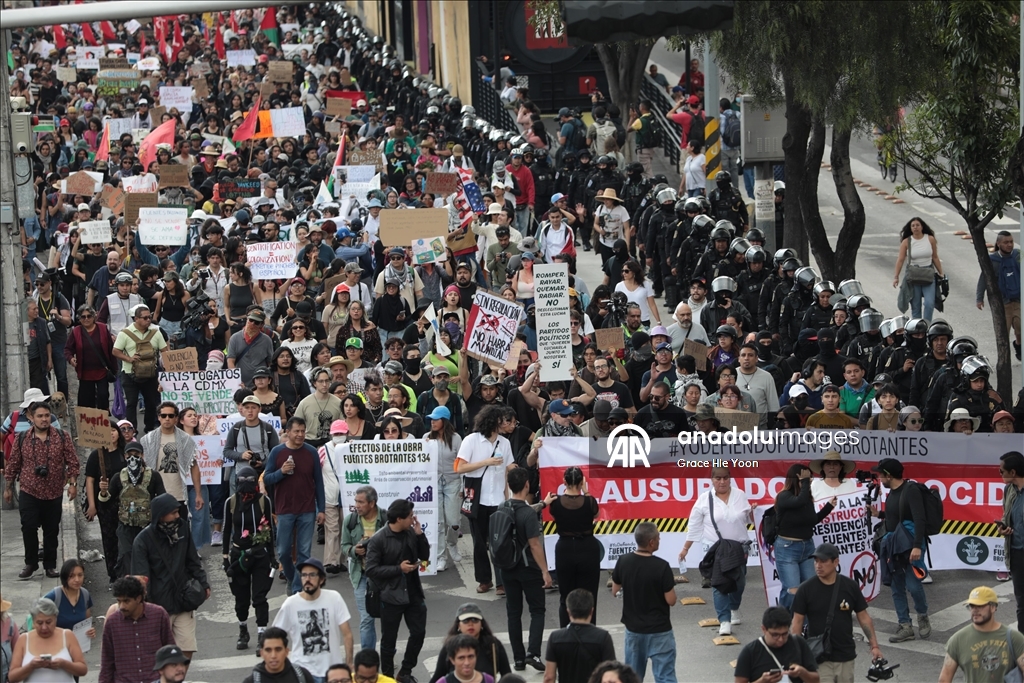 Anti-gentrification march in Mexico