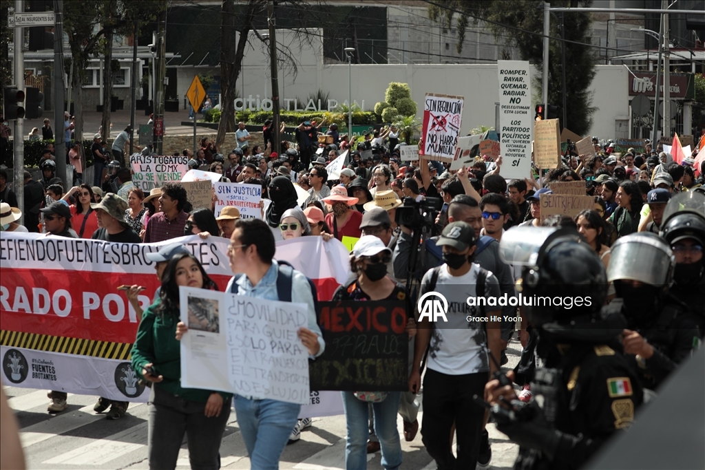 Anti-gentrification march in Mexico