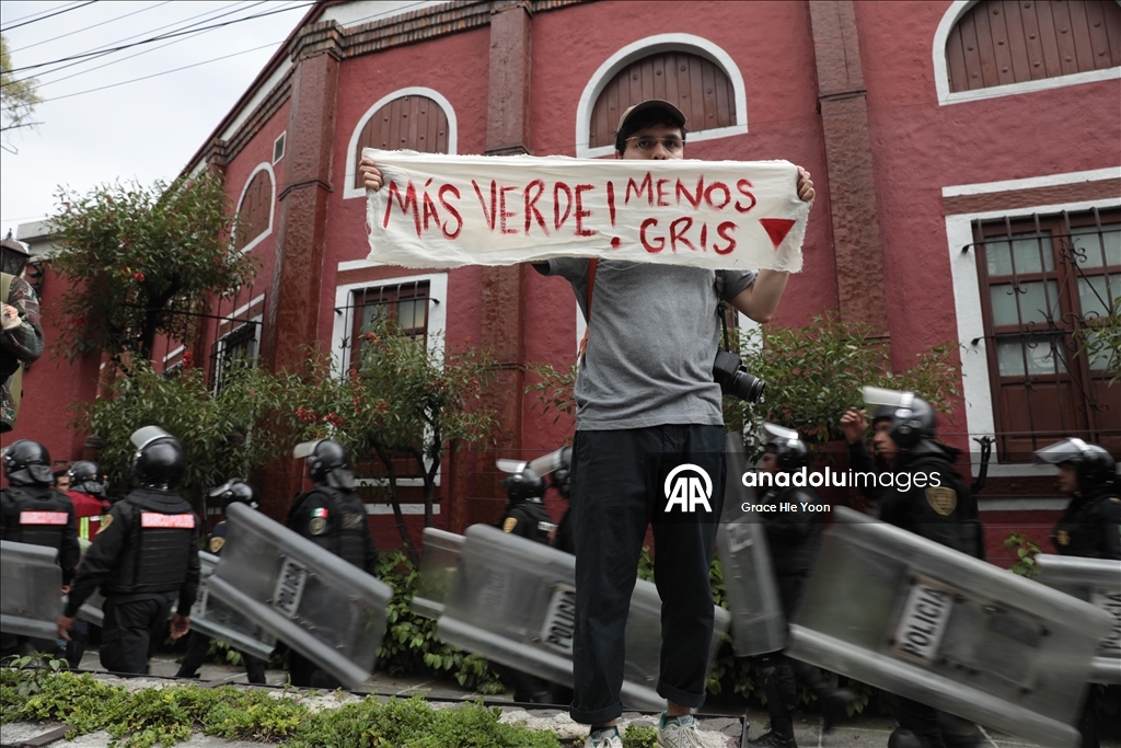 Anti-gentrification march in Mexico
