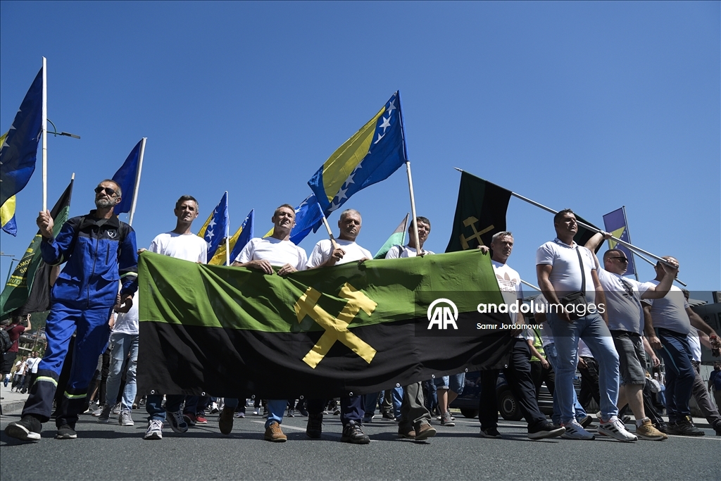 Protest rudara ispred zgrade Vlade Federacije BiH