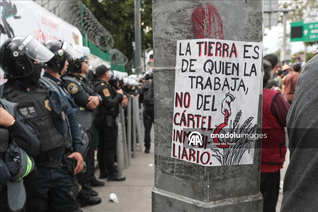Anti-gentrification march in Mexico