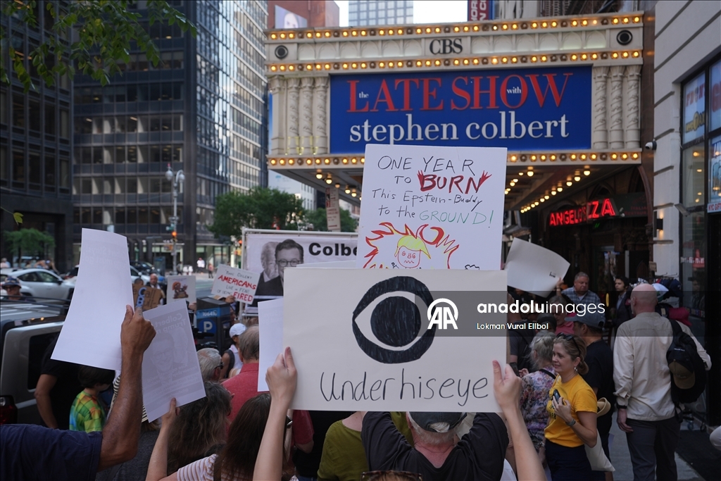 Противники Трампа устроили протест у студии CBS