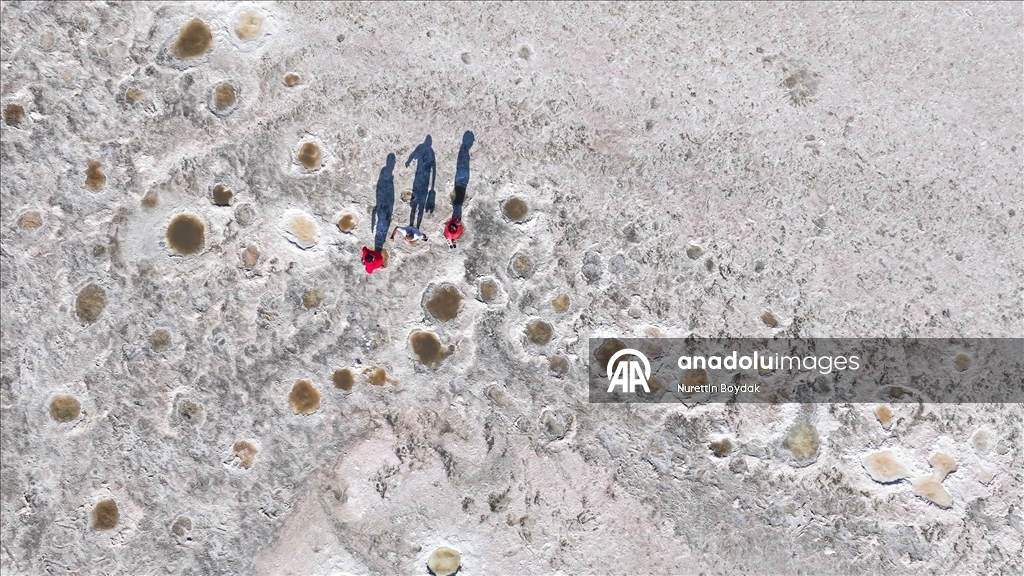 Преображение цвета озера Туз — завораживающее природное явление 5