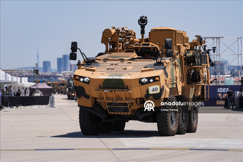 На 17-й Международной выставке оборонной промышленности (IDEF 2025) проходит парад