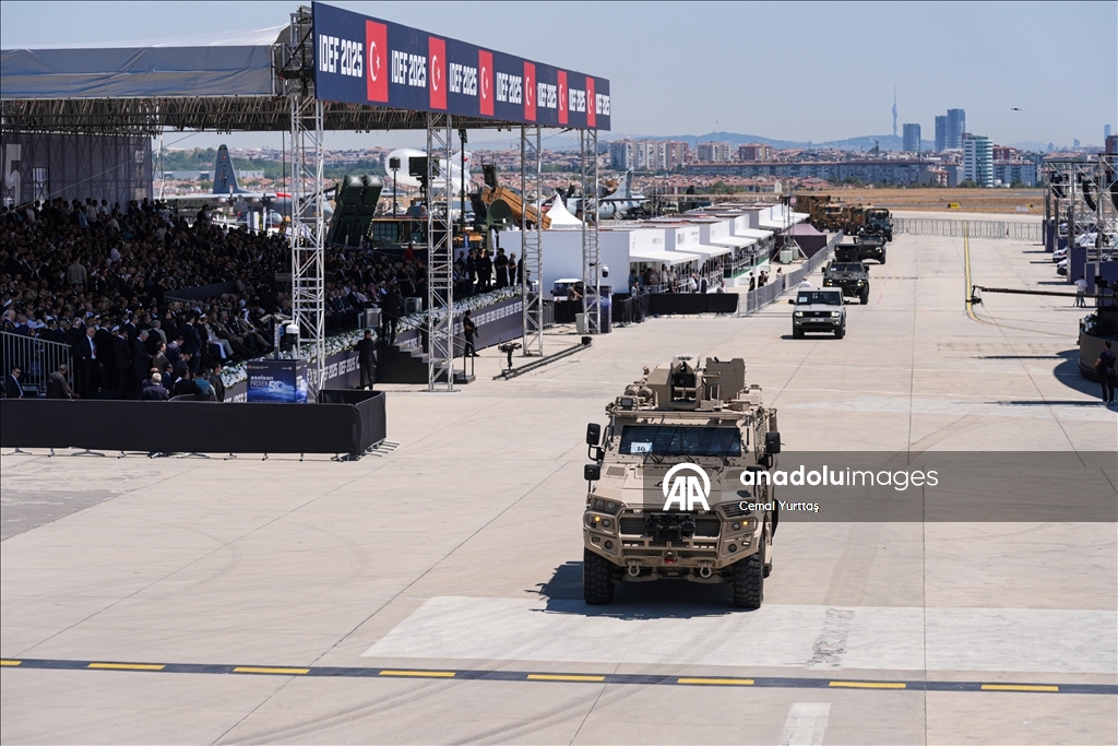 На 17-й Международной выставке оборонной промышленности (IDEF 2025) проходит парад