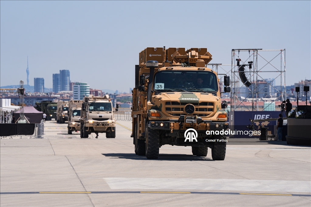 На 17-й Международной выставке оборонной промышленности (IDEF 2025) проходит парад