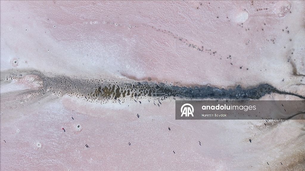 Преображение цвета озера Туз — завораживающее природное явление 8