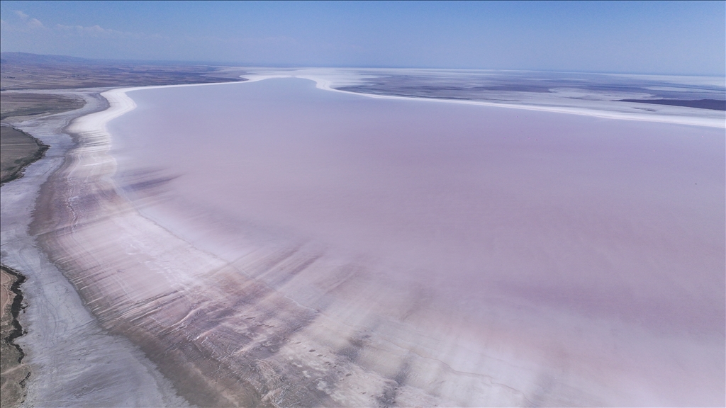 Преображение цвета озера Туз — завораживающее природное явление