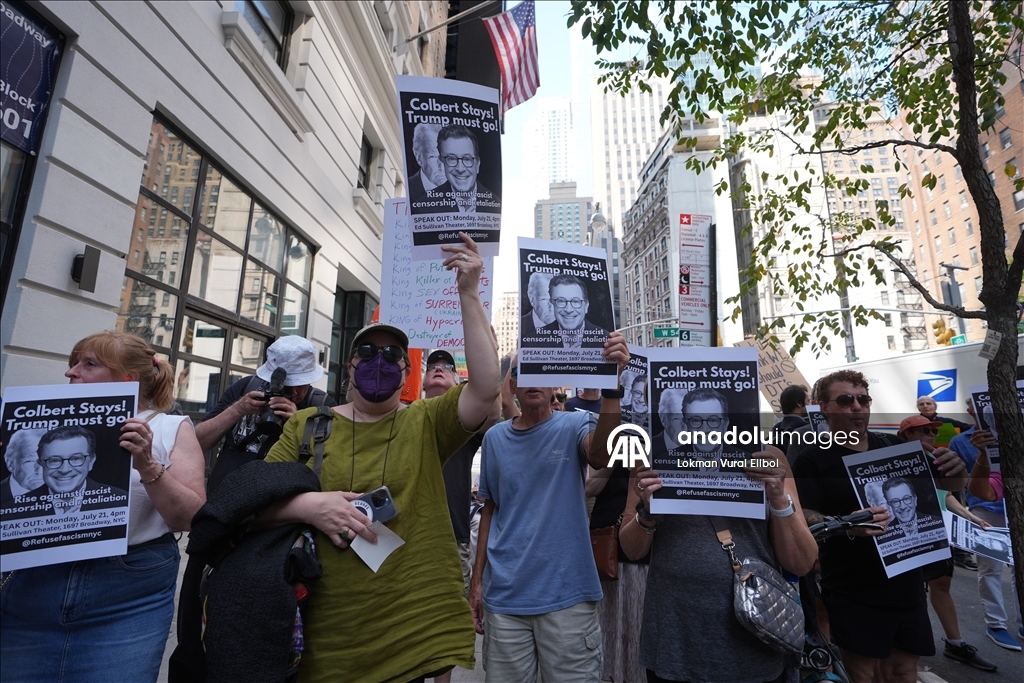 Противники Трампа устроили протест у студии CBS