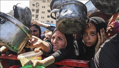 Hot meal distributed to Palestinians struggling with hunger in Gaza