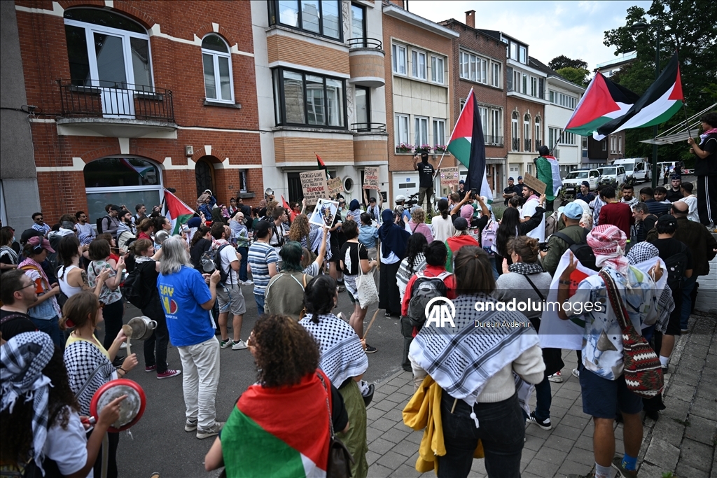 Brüksel'de İsrail Büyükelçiliği önünde protesto gösterisi düzenlendi