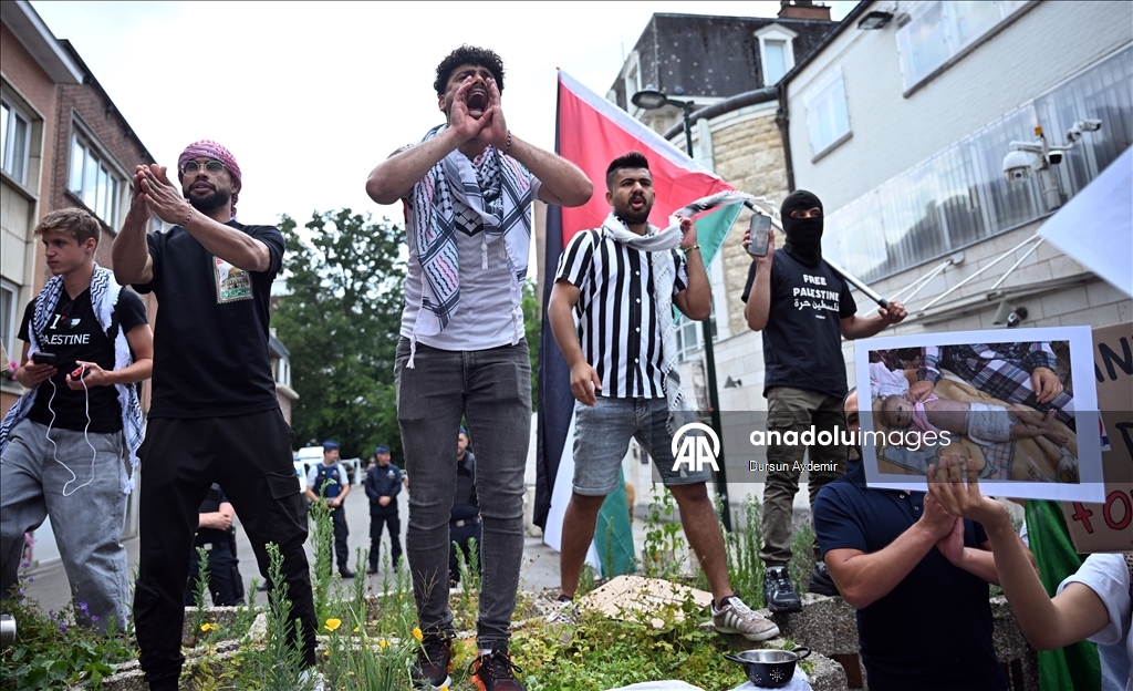 Brüksel'de İsrail Büyükelçiliği önünde protesto gösterisi düzenlendi