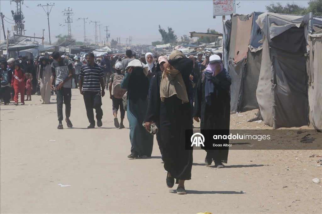 İsrail saldırıları altındaki Gazze'de Filistinlilere, un yardımı yapıldı
