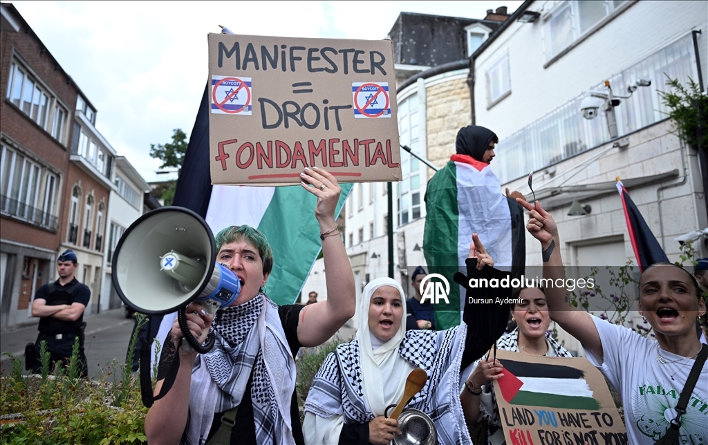Brüksel'de İsrail Büyükelçiliği önünde protesto gösterisi düzenlendi