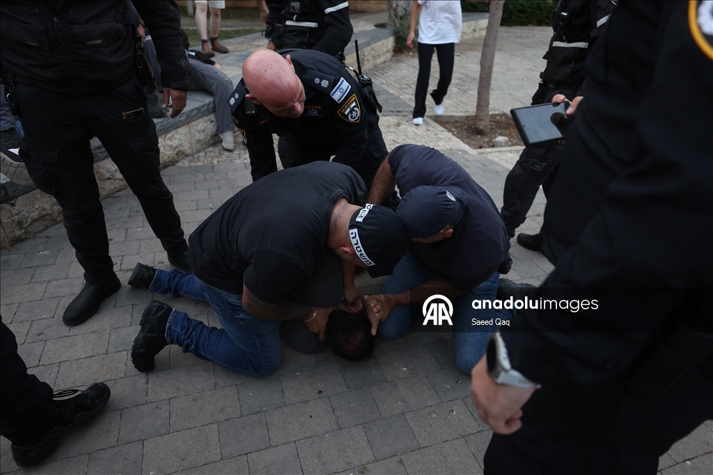 İsrail polisi, Hayfa'da düzenlenen açlık karşıtı protestoda onlarca Arap ve Yahudi göstericiyi gözaltına aldı