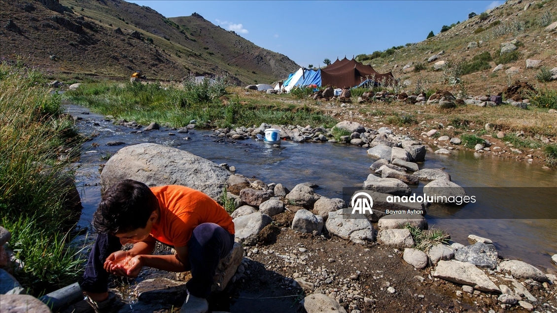 Sivas’ın Yama Dağı eteklerindeki yaylalar göçerlere ev sahipliği yapıyor