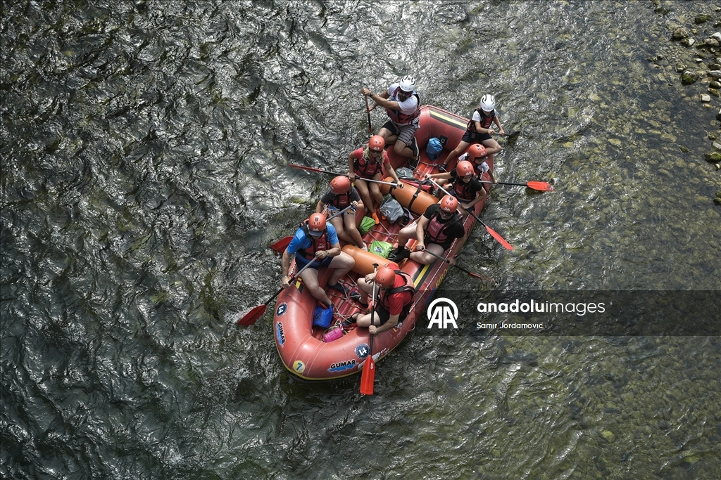 Bosna Hersek'in Una Nehri üzerinde 51. Rafting Festivali başladı
