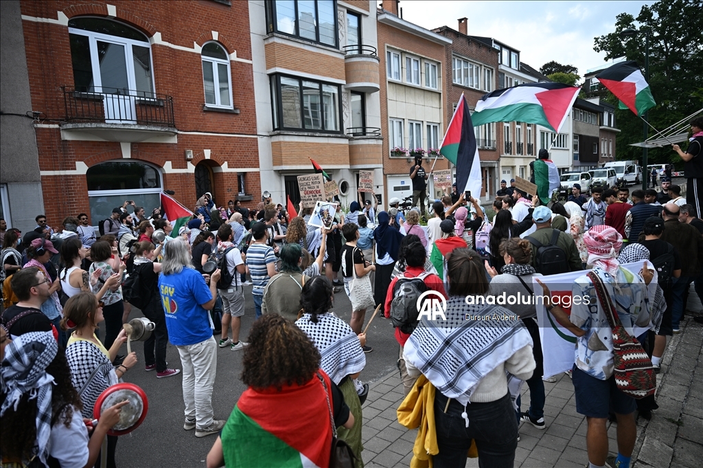 Brüksel'de İsrail Büyükelçiliği önünde protesto gösterisi düzenlendi