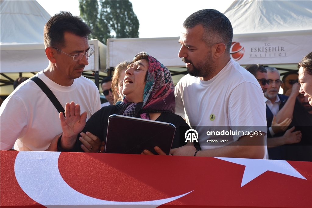 Orman yangını şehitlerinden ağır taşıt şoförü Kocaman'ın cenazesi Eskişehir'de defnedildi