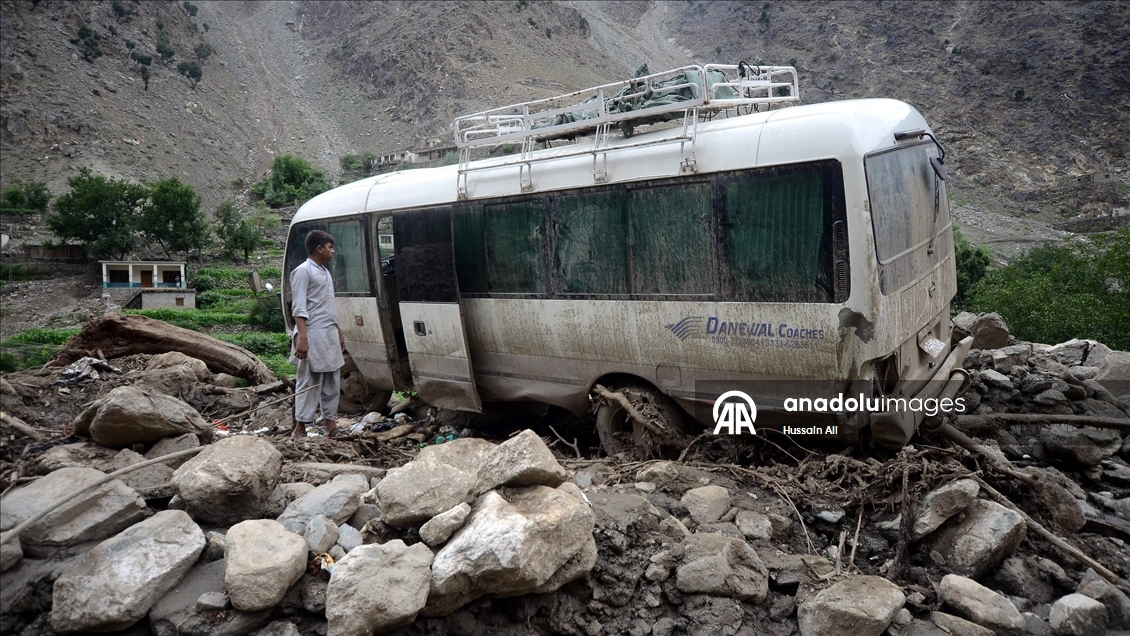 Pakistan'ın Thak Gah köyünde şiddetli sel en az 18 kişinin ölümüne neden oldu