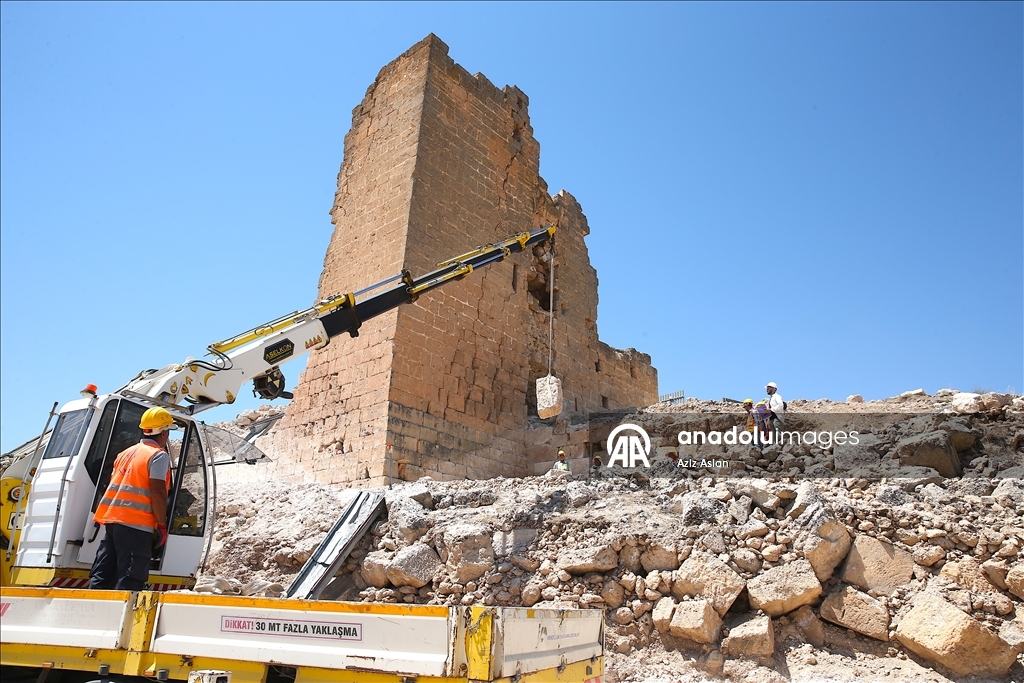 Diyarbakır'da 3 bin yıllık Zerzevan Kalesi'nin restorasyonuna başlandı