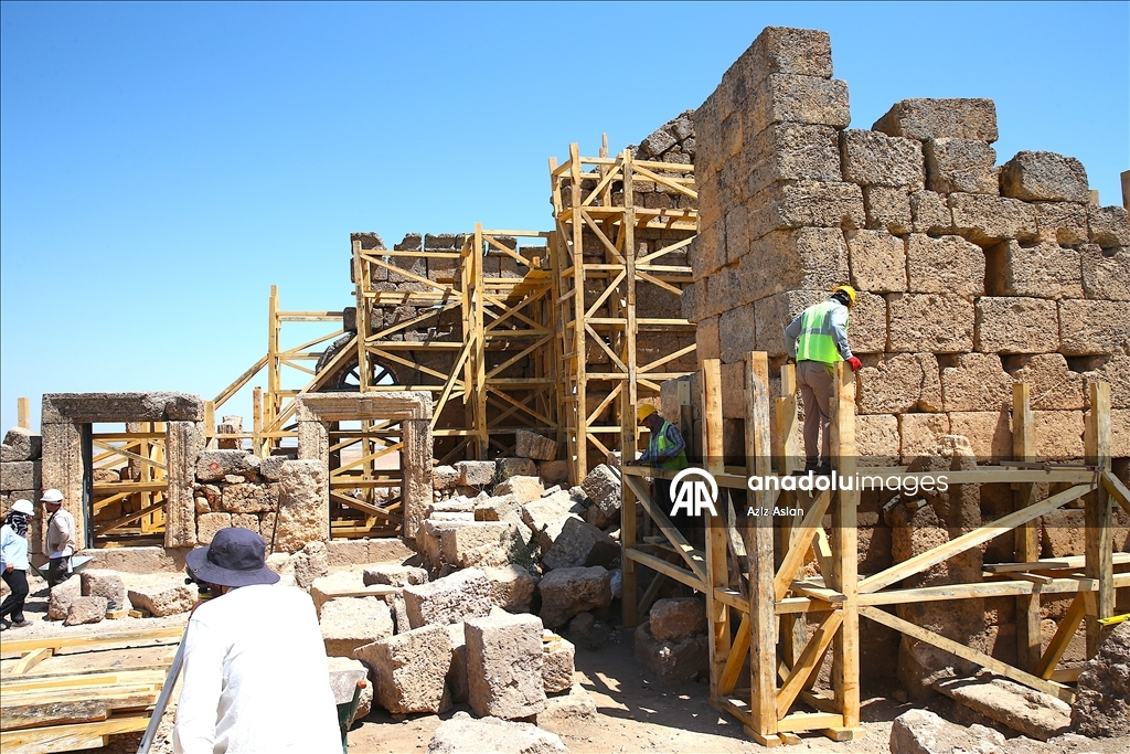 Diyarbakır'da 3 bin yıllık Zerzevan Kalesi'nin restorasyonuna başlandı