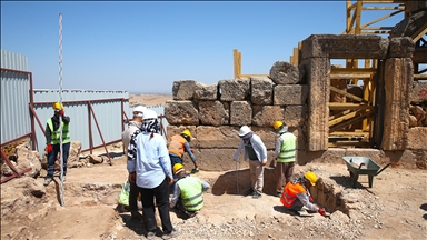 Diyarbakır'da 3 bin yıllık Zerzevan Kalesi'nin restorasyonuna başlandı