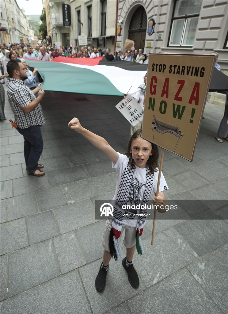 Građani Sarajeva na Baščaršiji iskazali podršku narodu Gaze i osudili agresiju i izgladnjivanje palestinskog naroda