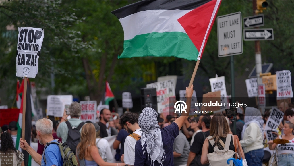 New York'ta Gazze'ye yönelik ablukanın sona ermesini talep etmek için yürüyüş düzenlendi