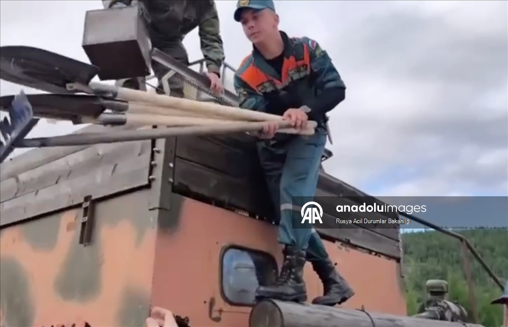 Rusya'nın Amur bölgesinde An-24 tipi uçağın düştüğü yerde çalışmalar devam ediyor